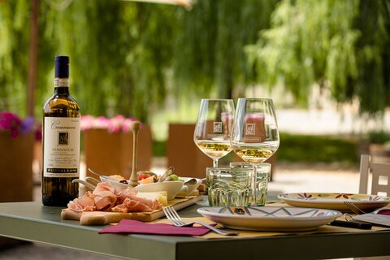 San Gimignano: Visita guidata in cantina e pranzo con degustazione