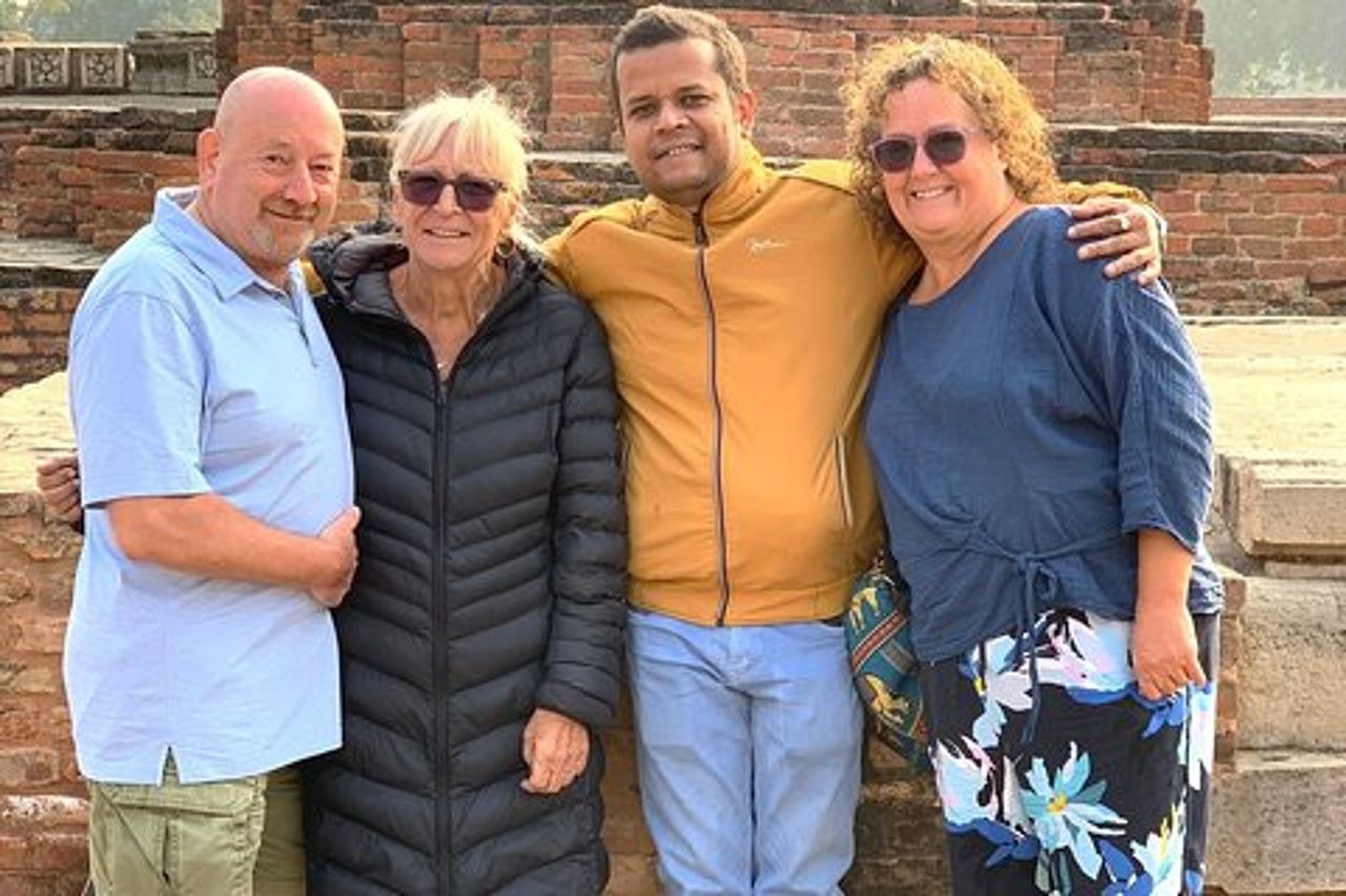 Tour di un giorno intero a Varanasi con Monu Tours