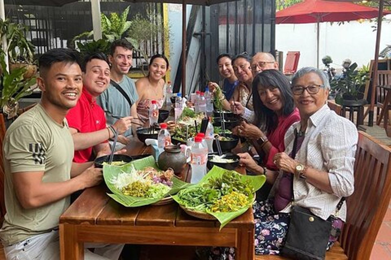 Tour gastronomico serale autentico di Phnom Penh 100% locale