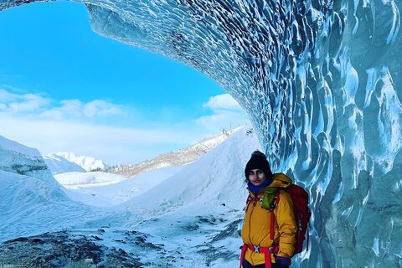 Escursione estiva avventura nella grotta di ghiaccio del ghiacciaio Castner da Fairbanks