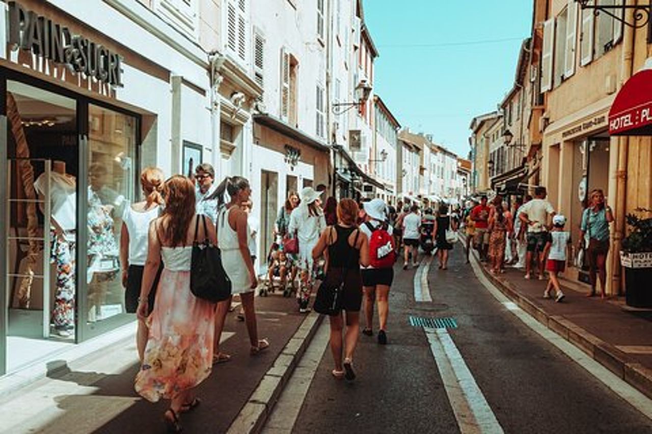 Trasferimento privato da Monaco a Saint Tropez, sosta di 2 ore a Nizza