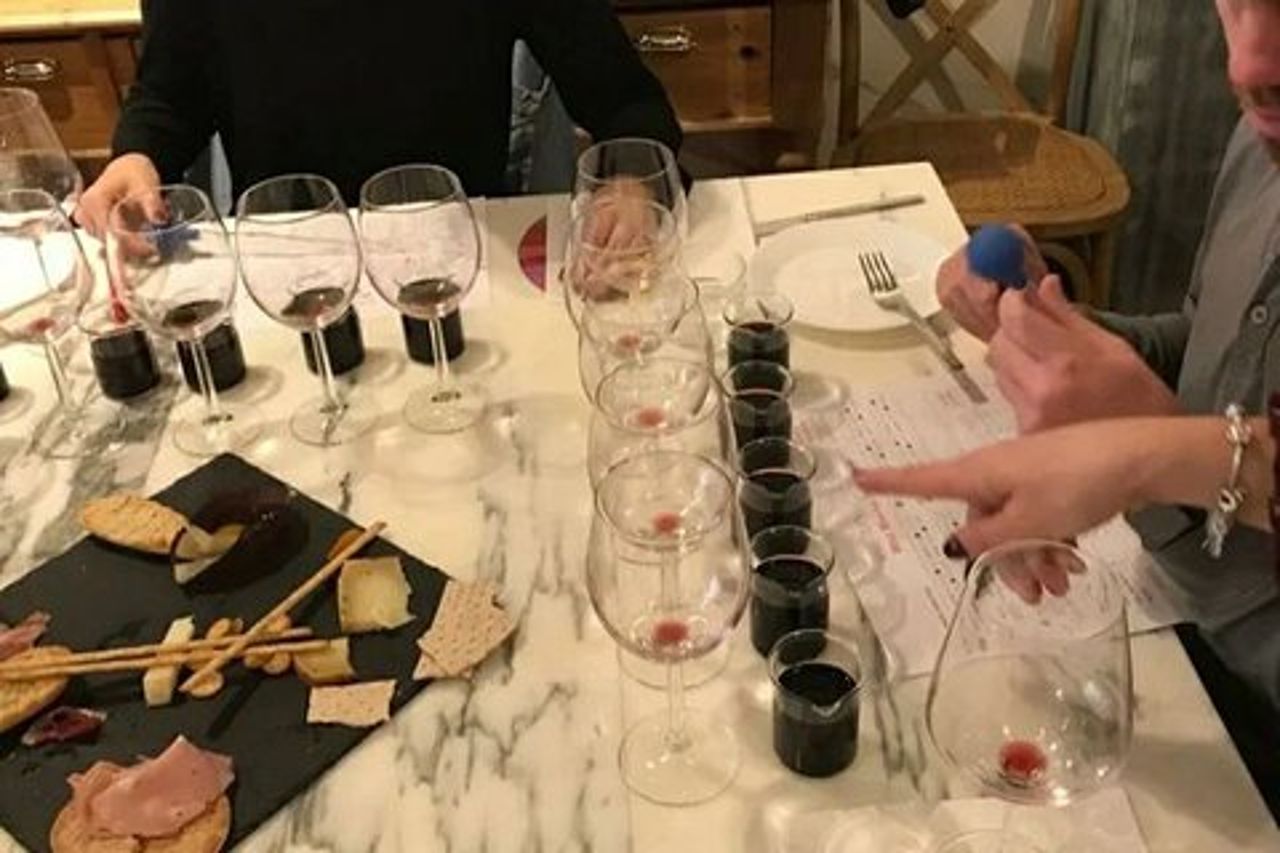 Prepara la tua blanda bottiglia e tappa il tuo vino nel centro di Firenze
