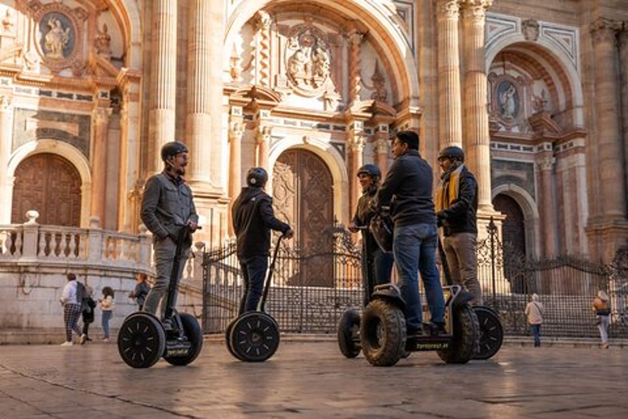 Tour della città di Malaga Avventura storica in Segway di 3 ore