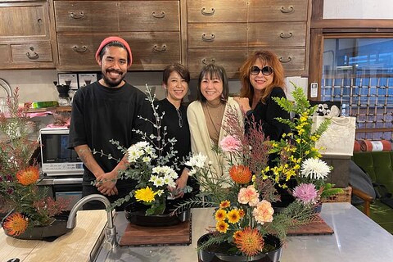 Scopri l'arte dell'Ikebana nello storico quartiere Yanaka di Tokyo