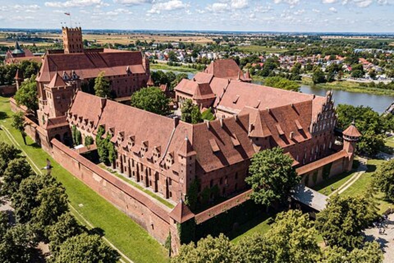 Tour del castello di Malbork e Westerplatte con pranzo