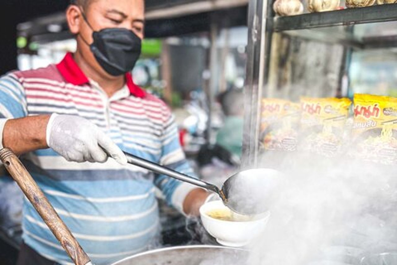 Phnom Penh Morning Market & Food Tour di Tuktuk - Include tutti i cibi e le bevande!