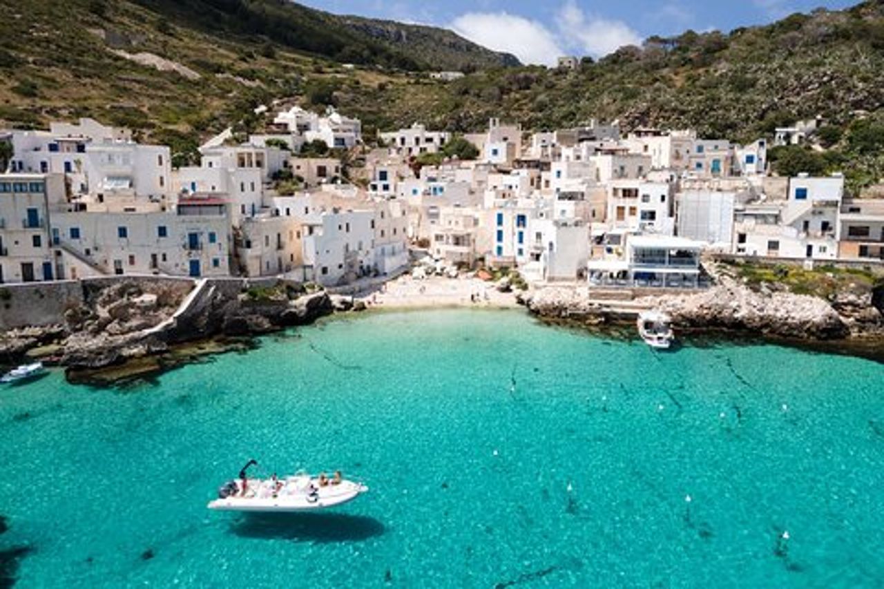 Favignana e Levanzo, tour isole Egadi in barca da Trapani