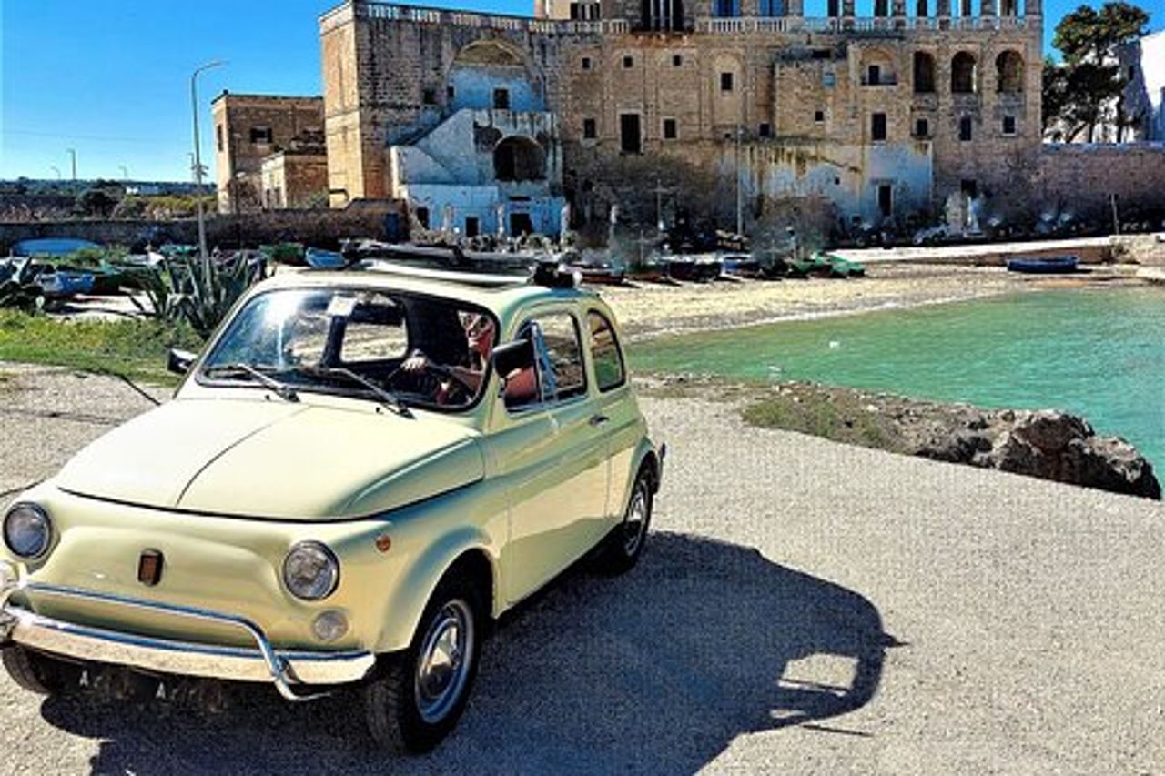 Tour Privato/Guidato Ostuni Cisternino. Optional Fiat 500 vintage