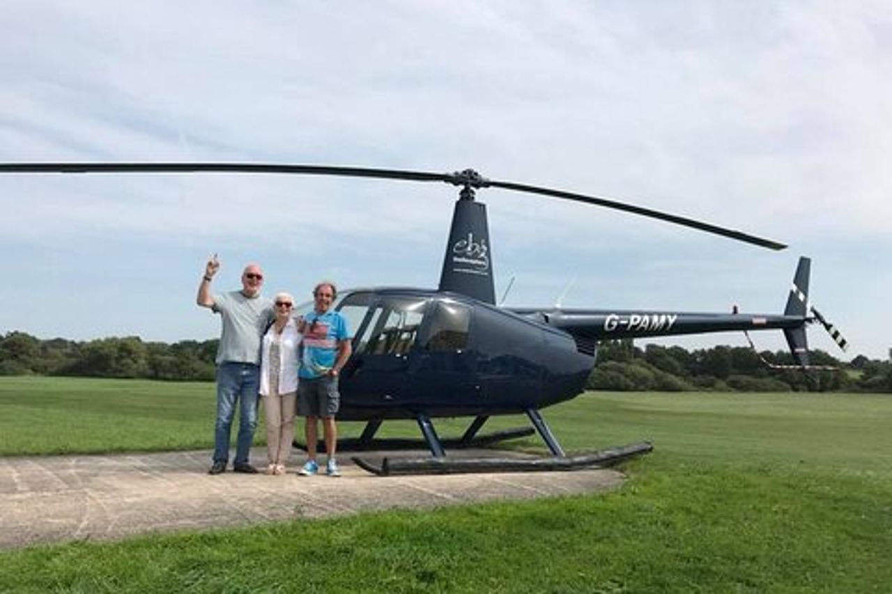 Tour in elicottero di 60 minuti sul Tamigi e sull'estuario del Medway