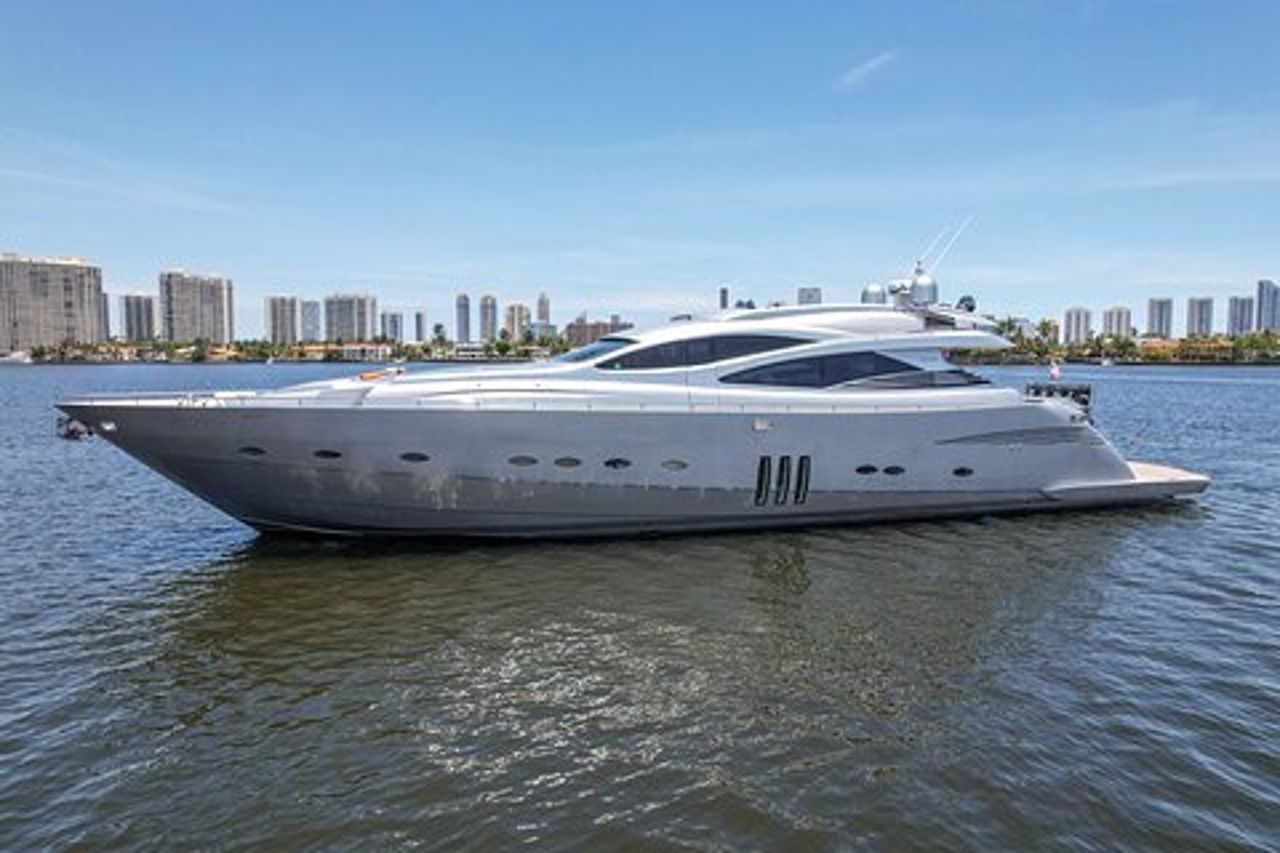 Festa in yacht privato da 94 piedi con night club