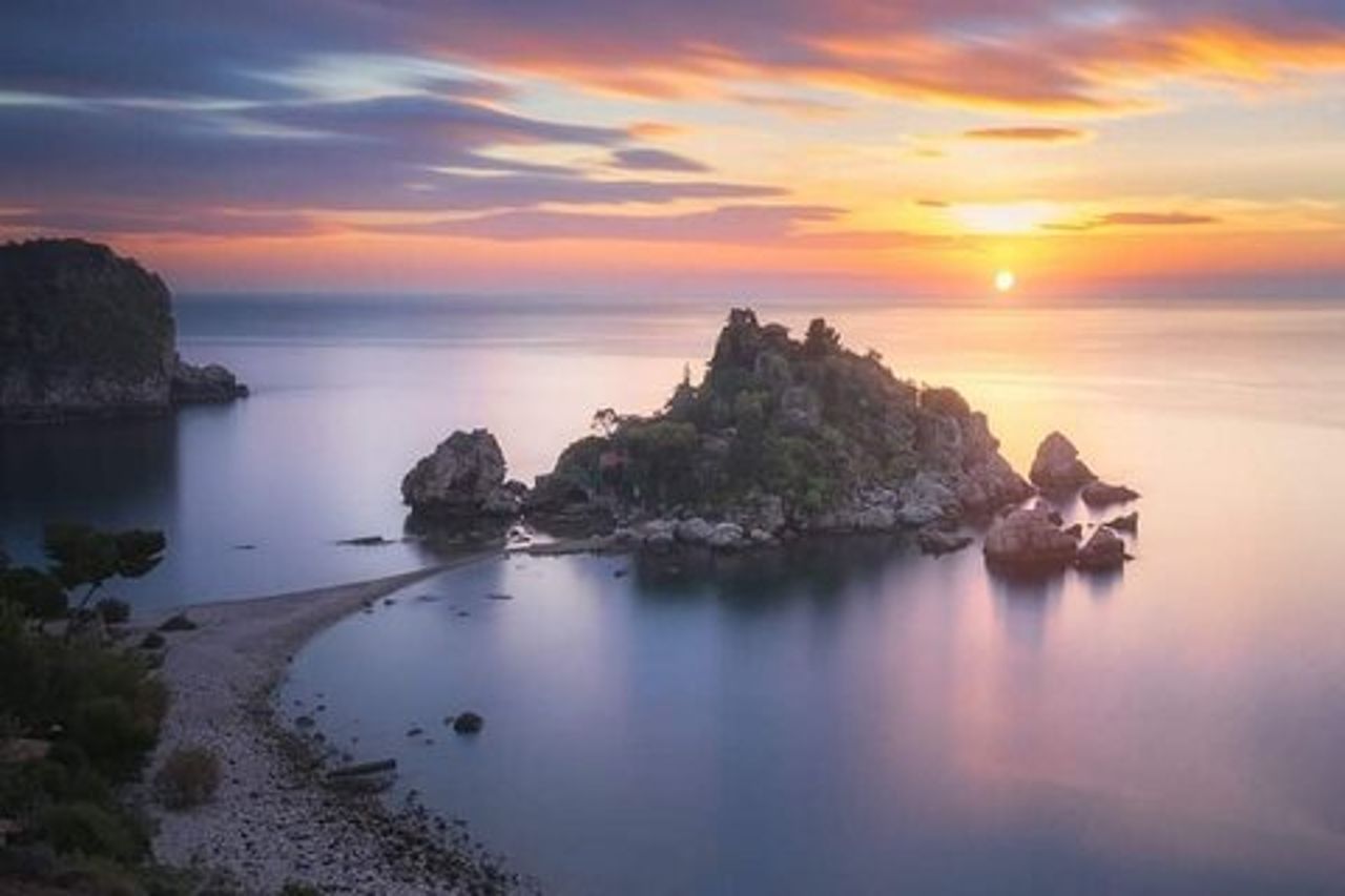 Taormina I Colori ei Sapori Siciliani del Loto Bianco