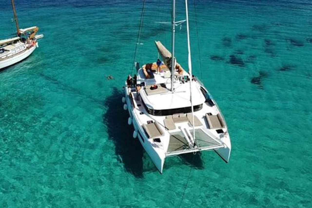 Crociera in catamarano di un'intera giornata a Paros