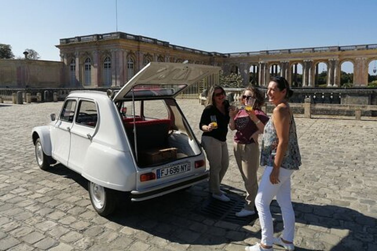 Tour privato di 2 ore di Versailles in un'auto d'epoca (2CV)