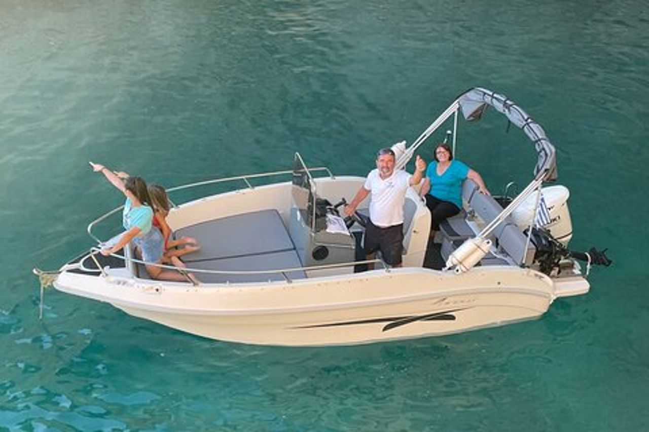 Naufragio e grotte blu - Tour privato in motoscafo (fino a 6 pax)