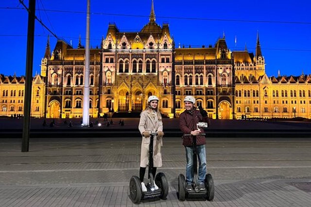 Tour in segway di Budapest di 1 ora - Hightails del Parlamento