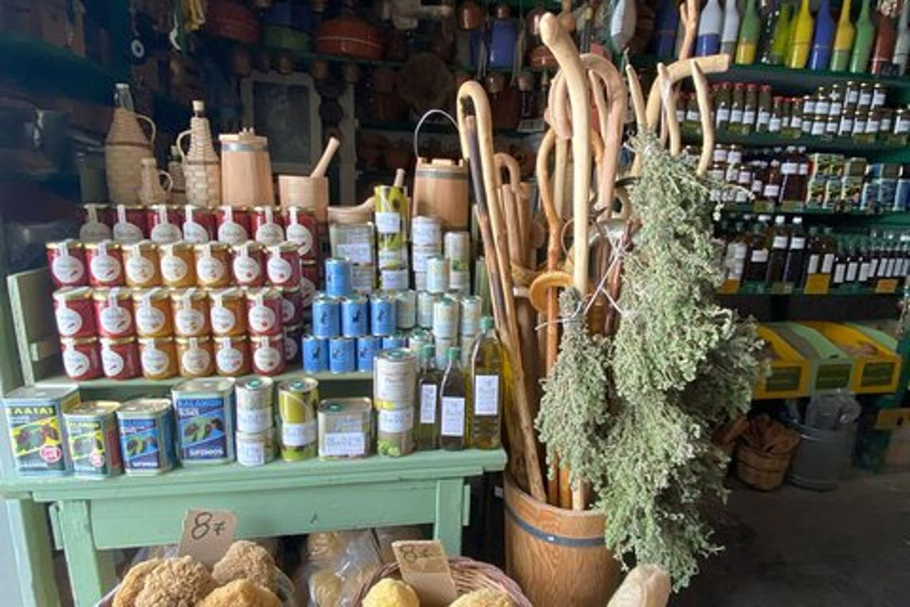 Tour a piedi e corso di cucina a Naxos con visita al mercato locale