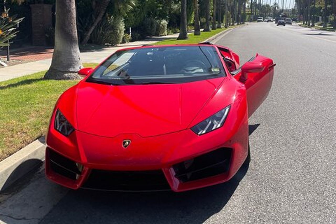 20 - Tour in auto di un minuto: da Hollywood al tramonto in Lamborghini