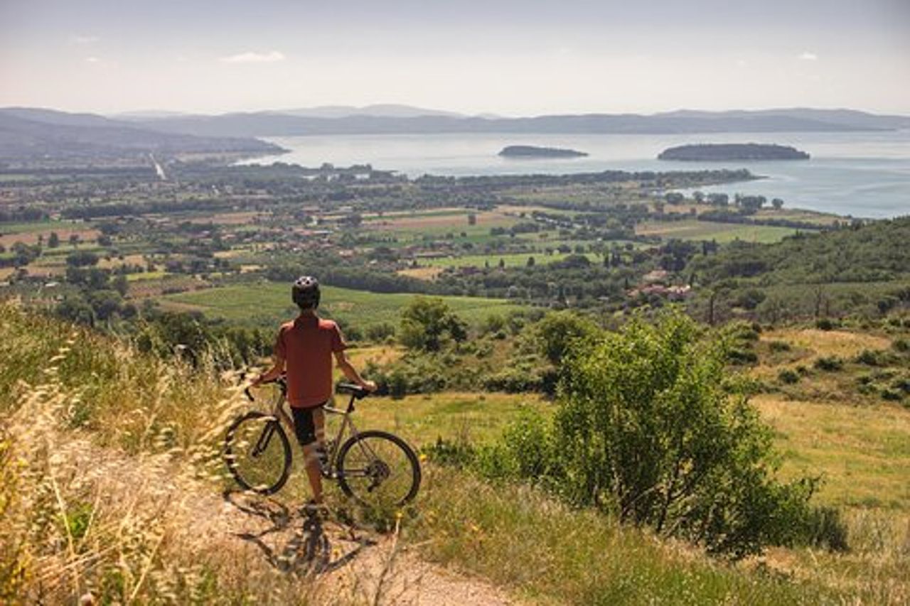 Facile eBike tour guidato con il fotografo al Lago Trasimeno