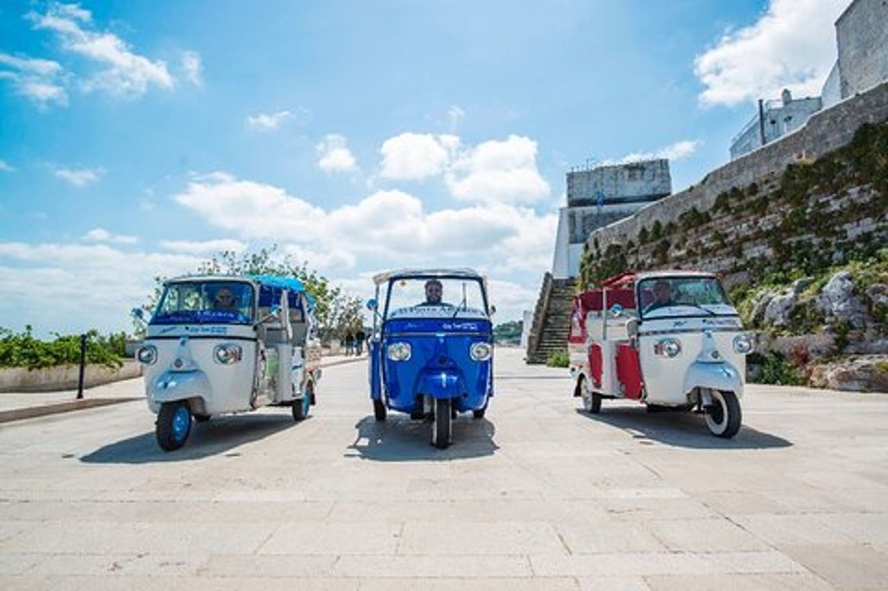 Tour Privato in Tuk Tuk del Quartiere Medioevale di Ostuni