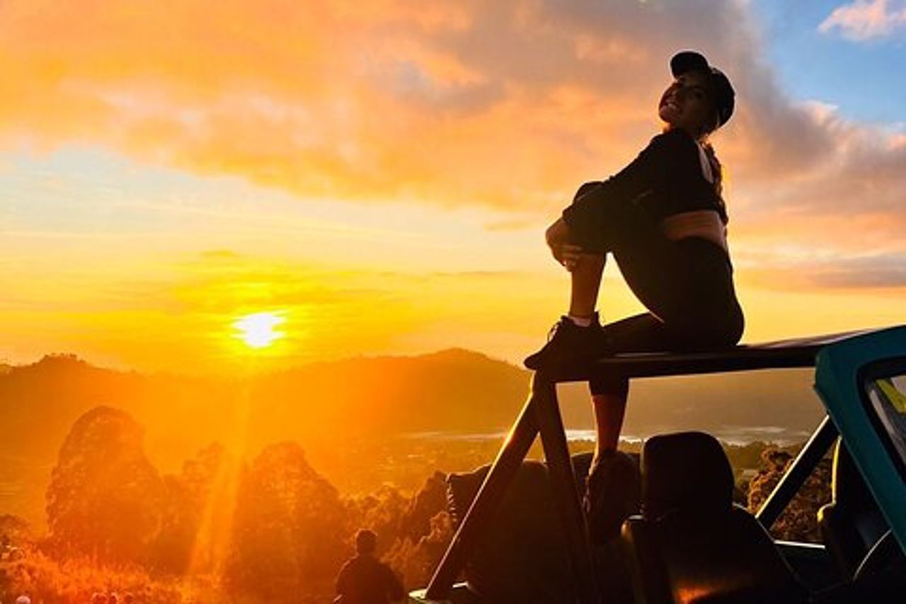 Tour in jeep all'alba sul Monte Batur e sorgente termale