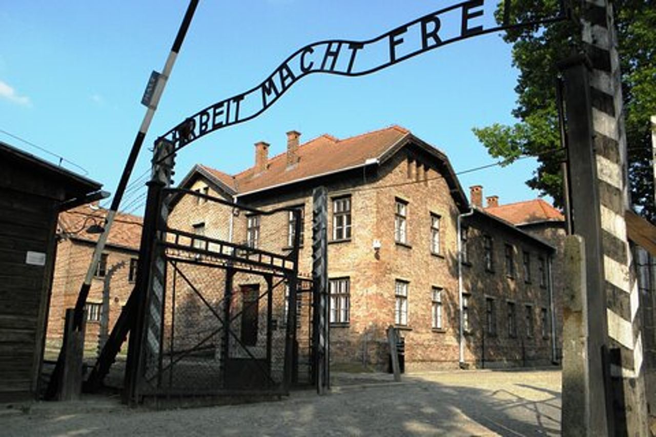 Tour guidato di Auschwitz-Birkenau con trasporto privato da Cracovia