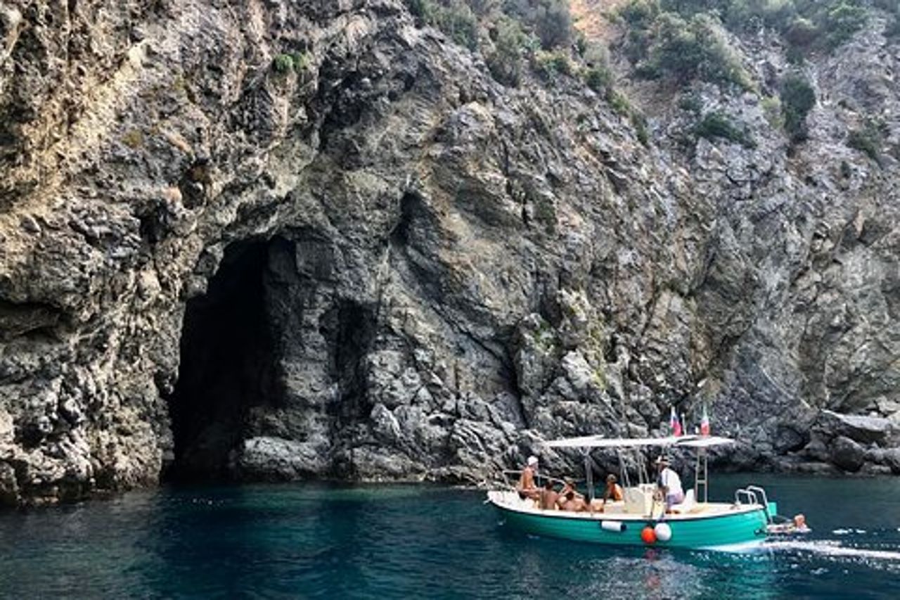 Tour in Barca Costa Viola: Scilla e Grotte di Bagnara