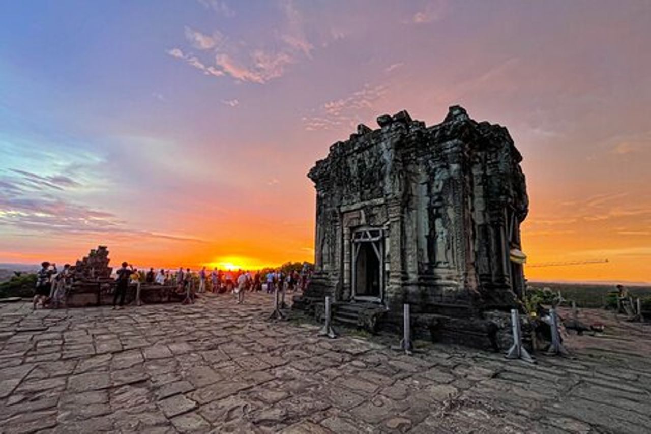 Tour per piccoli gruppi di Angkor Wat e tramonto con pranzo incluso