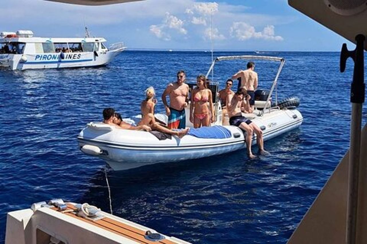 Favignana e Levanzo: Tour in gommone da Trapani
