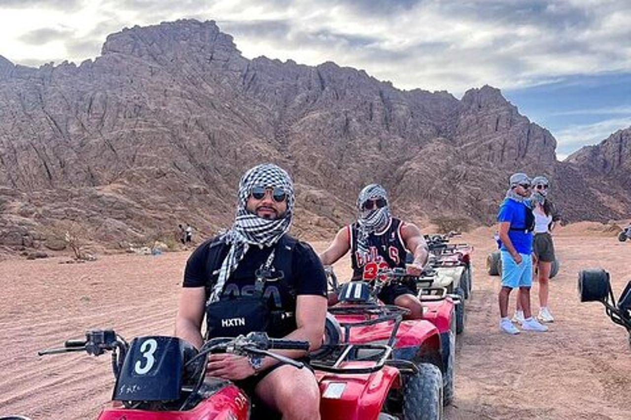 Sharm 5 - in - 1 Safari nel deserto: quad, giro in cammello, cena e osservazione delle stelle