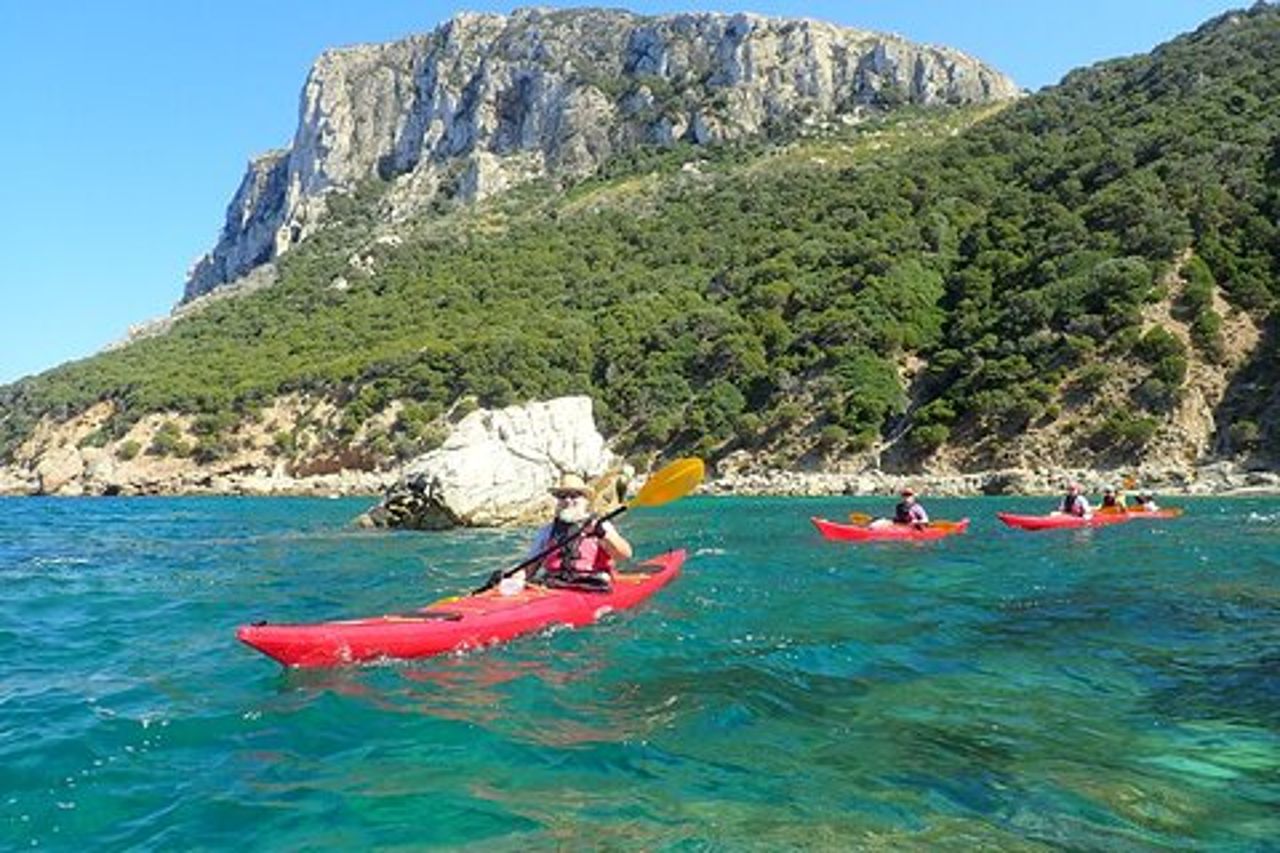 Tour in kayak di 3 ore a Capo Figari (Golfo Aranci)