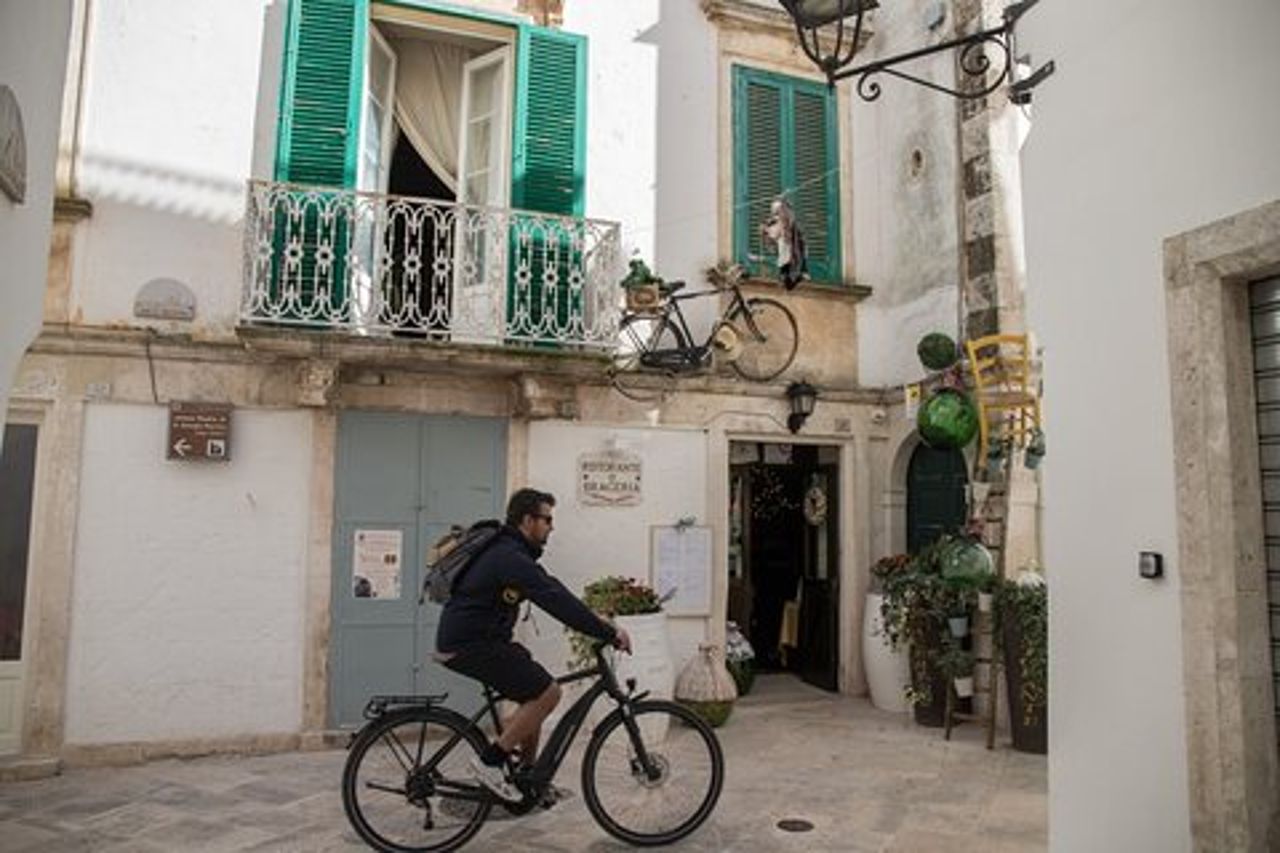 E-bike Tour ad Anello tra Locorotondo e Martina Franca