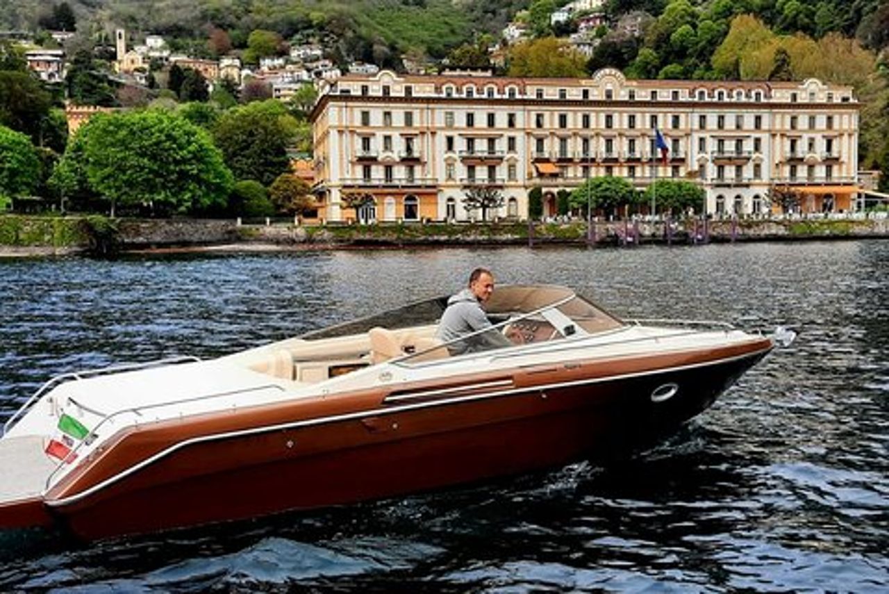 Tour in Barca di Mezza Giornata sul Lago di Como con Aperitivo