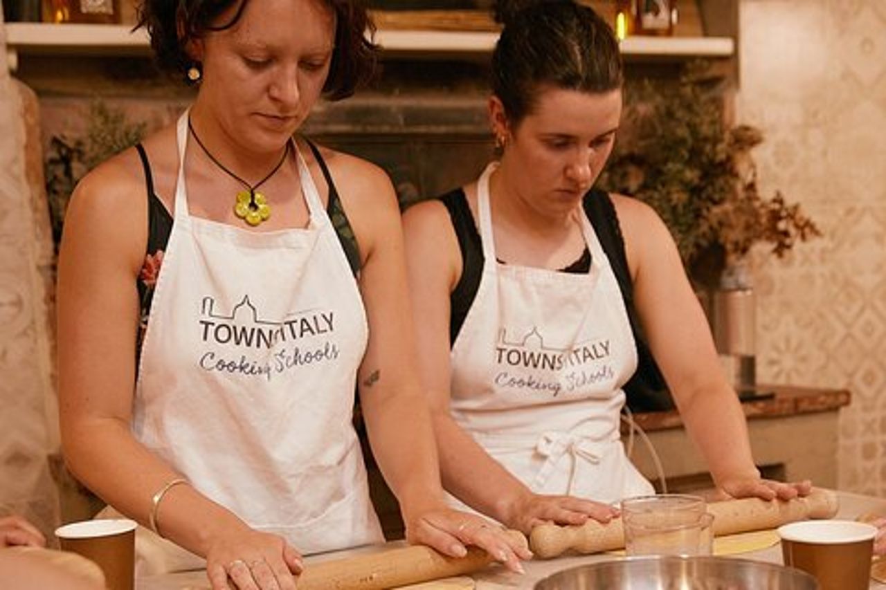 Cooking Class di Nonna & Tour al Mercato con Vino, Lasagna e Tiramisù