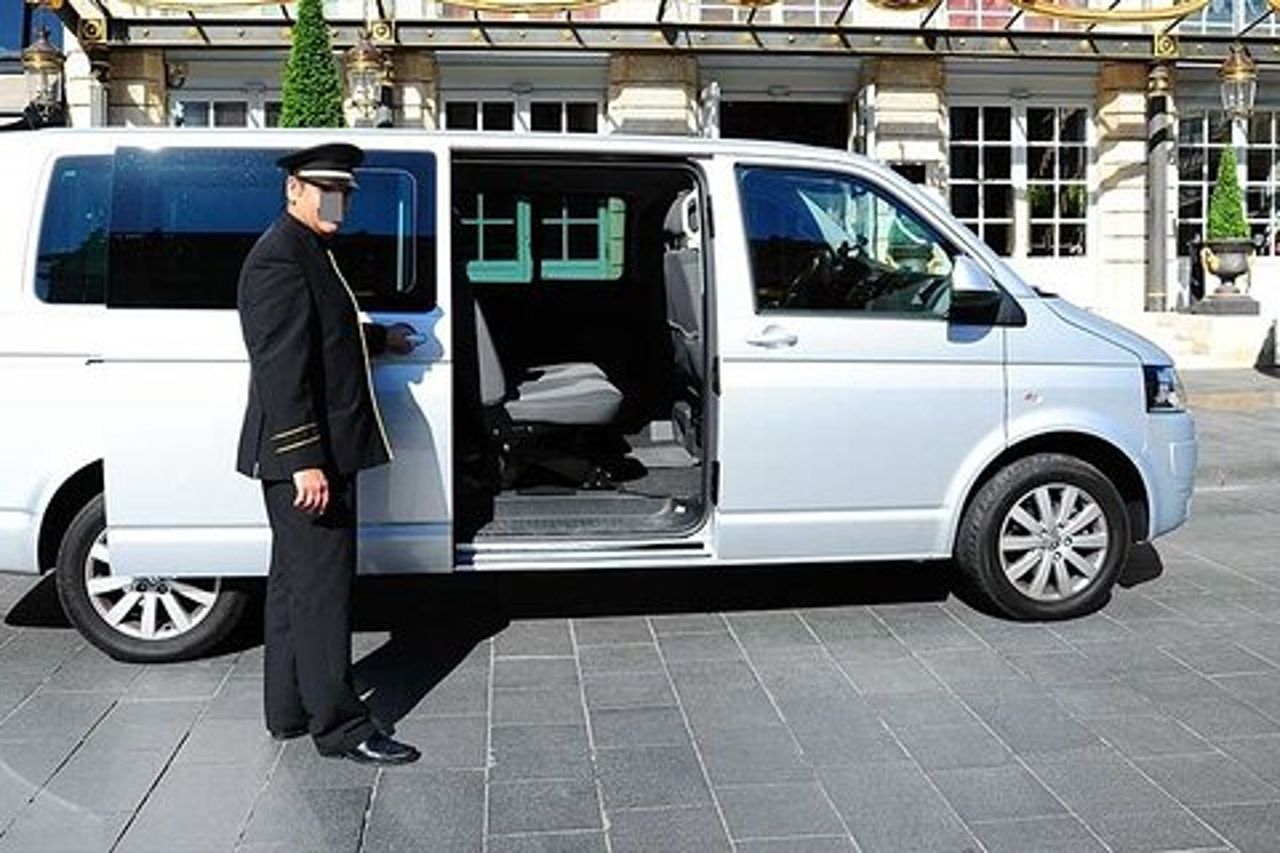 Savona Cruise Port to Genoa Hotels - Arrivo Transfer privato
