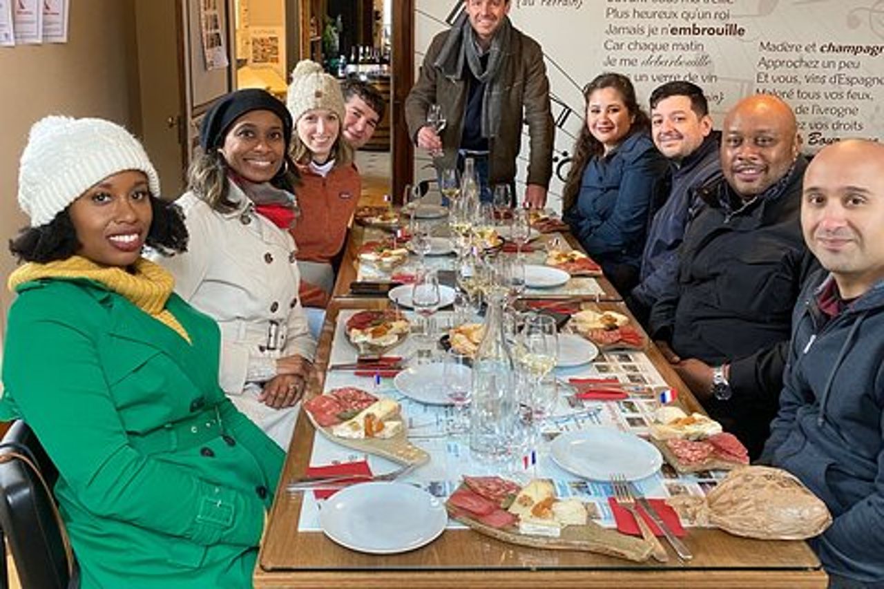 Tour del vino di Chablis e Borgogna da Parigi con pranzo e sommelier