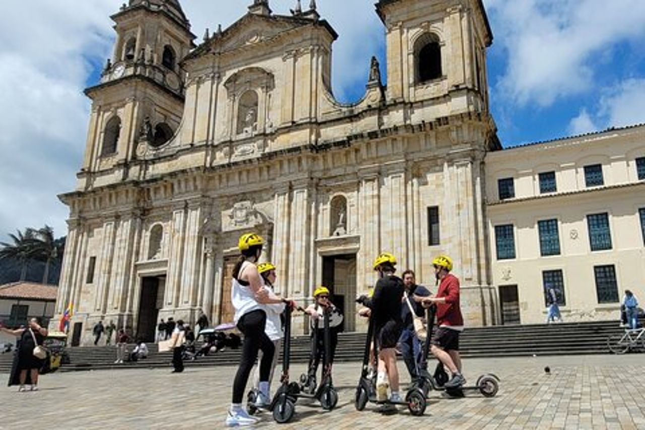 Tour in scooter a Bogotà