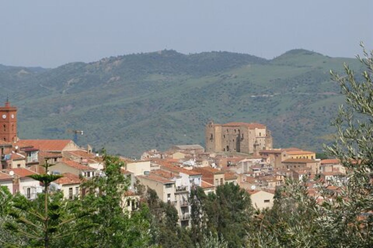 Tour privato di un'intera giornata nei borghi medievali e nei vigneti di Cefalù