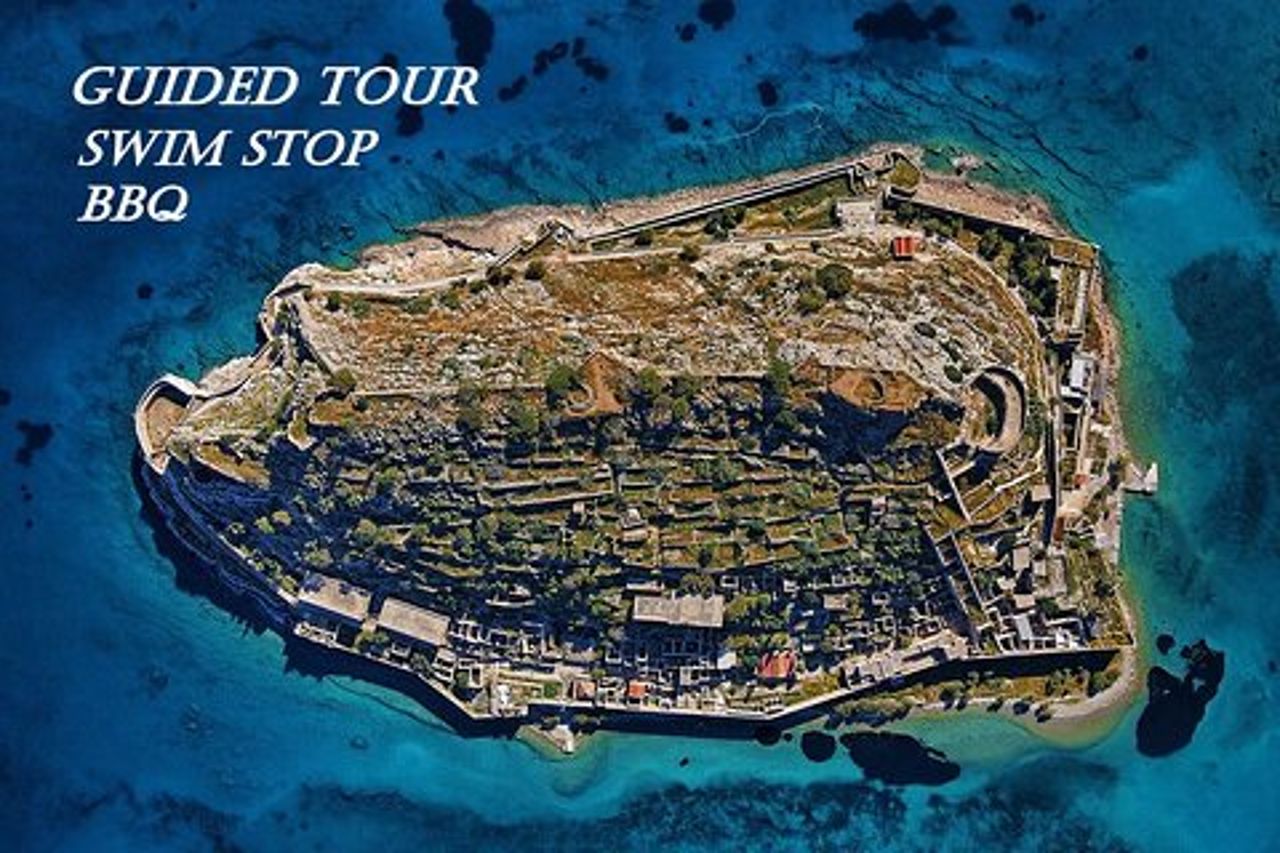 Elounda: tour guidato in barca del Prof. Spinalonga con barbecue + nuoto