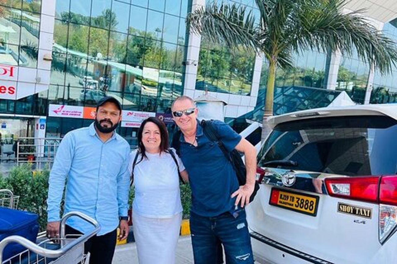Giro turistico di un'intera giornata a Udaipur in auto privata