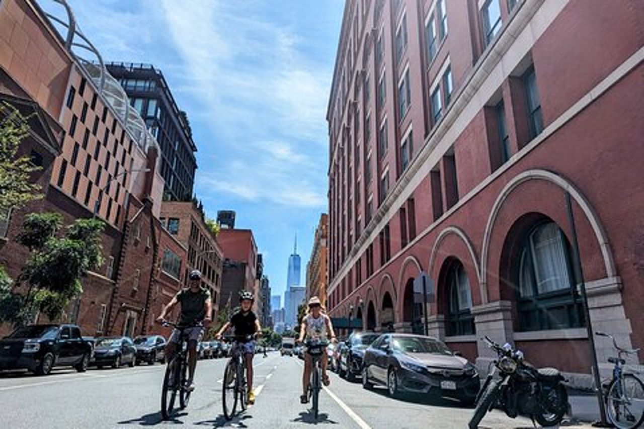 Tour in bici con una storia radicale e strana di New York City