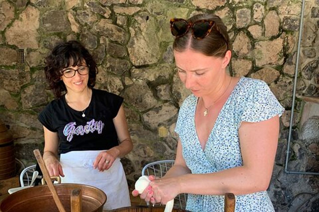 Mungi la Mucca & Prepara Mozzarella e Gnocchi con la Nostra Famiglia