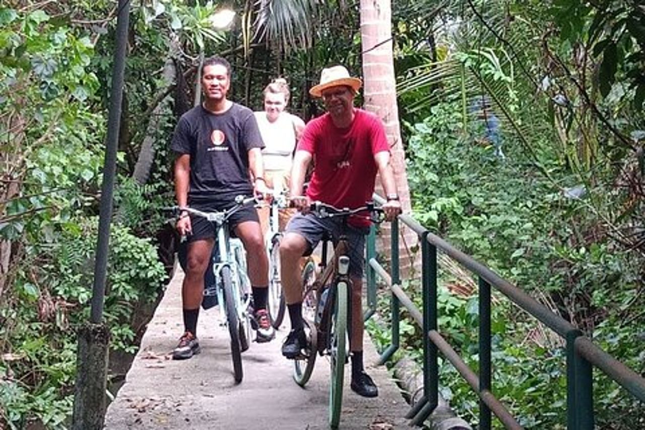 L'originale tour in bicicletta nella giungla verde di Bangkok