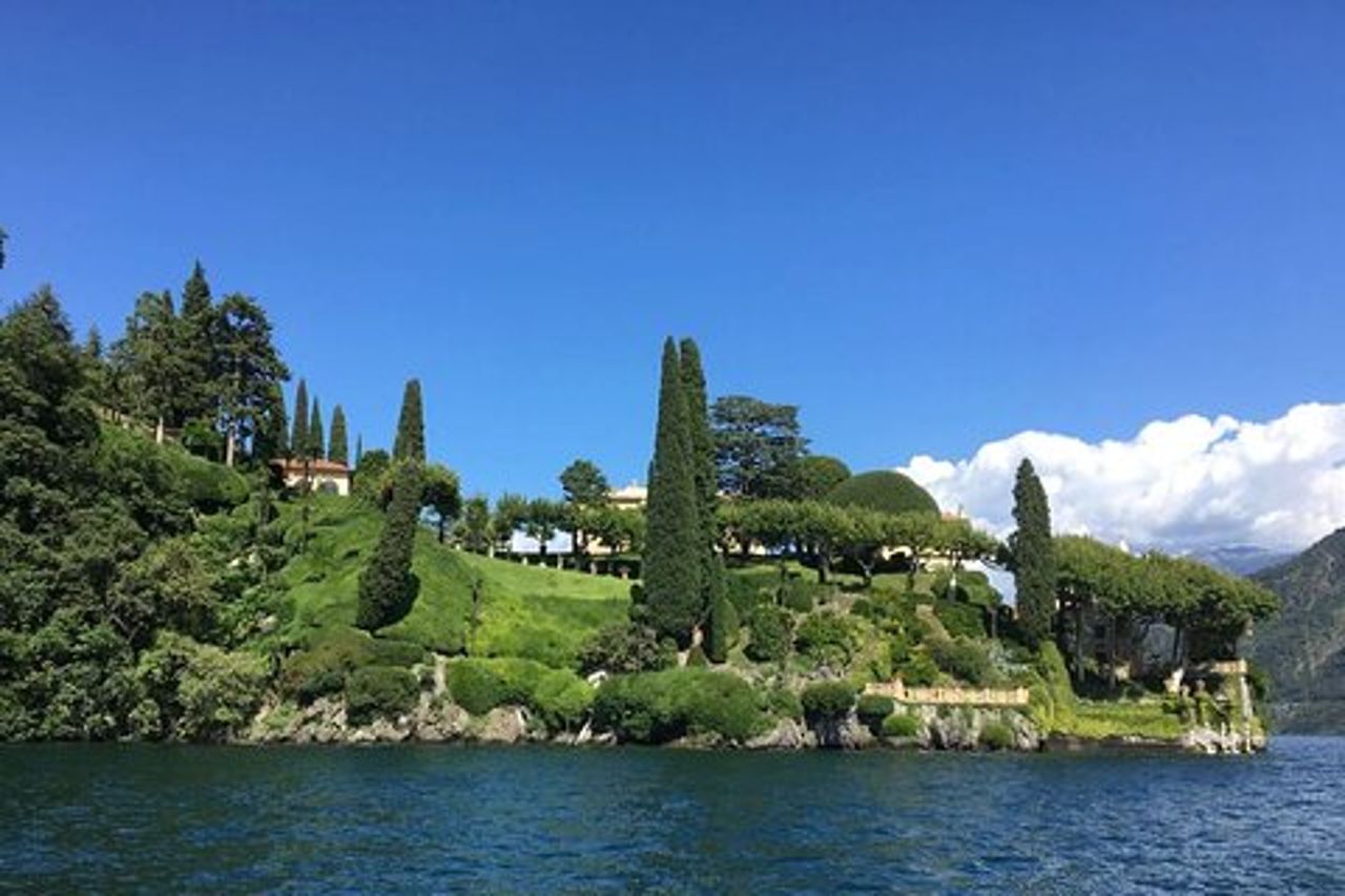 Tour privato in barca sul Lago di Como 2 ore. Como - Villa Balbianello e altro
