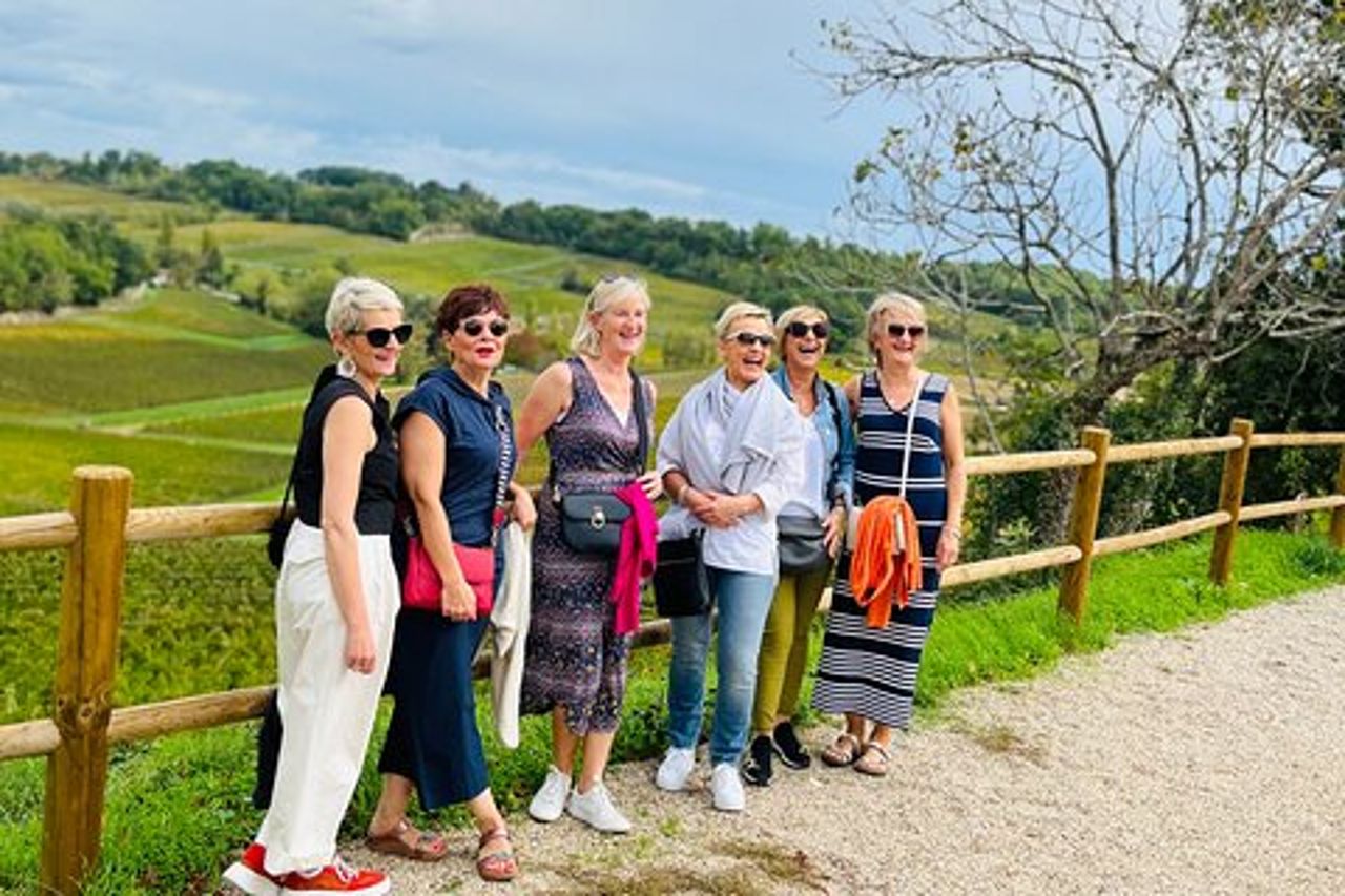 Tour di gruppo - Tour a piedi di Saint Emilion + Degustazione in grotta
