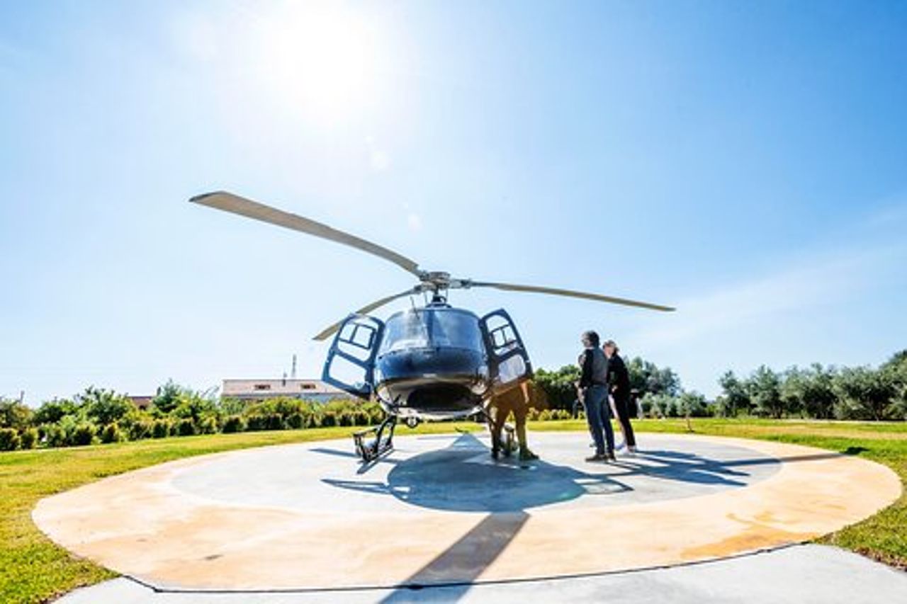 Etna: Volo in Elicottero di Gruppo (incluso transfer in auto a/r)