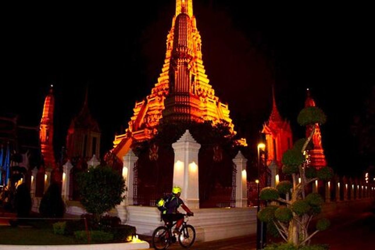 Bangkok Night Bike Tour - Hotel-pickup & Cena