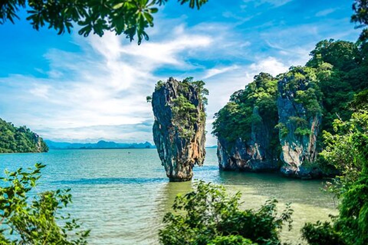 James Bond - Phang Nga con canoa (tour di un giorno intero)