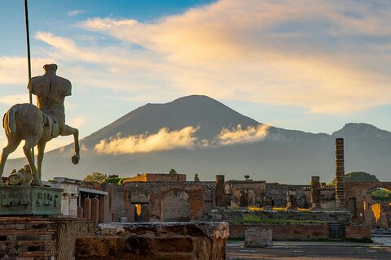 Tour storico di 10 ore in Campania