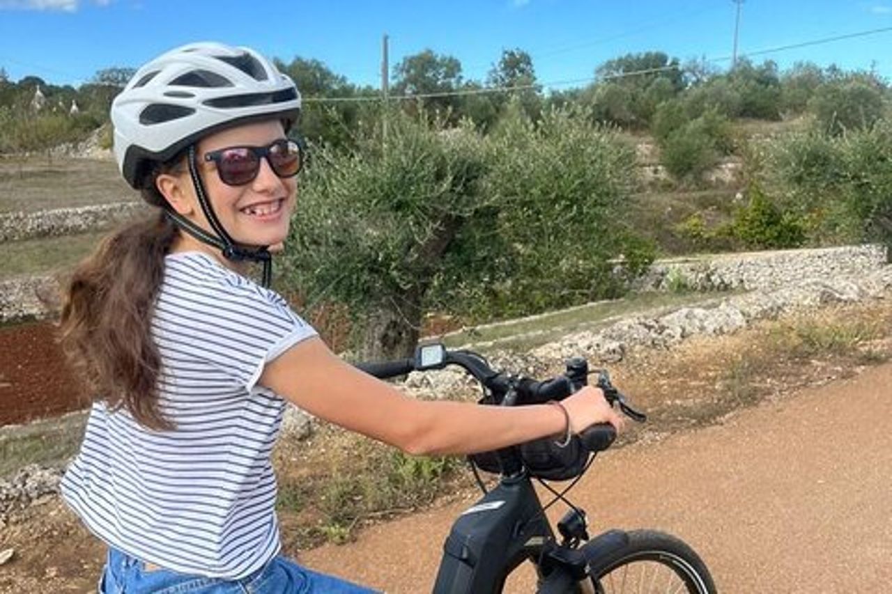 Alberobello in e-bike. Trulli, campagna, mulino ed asinelli