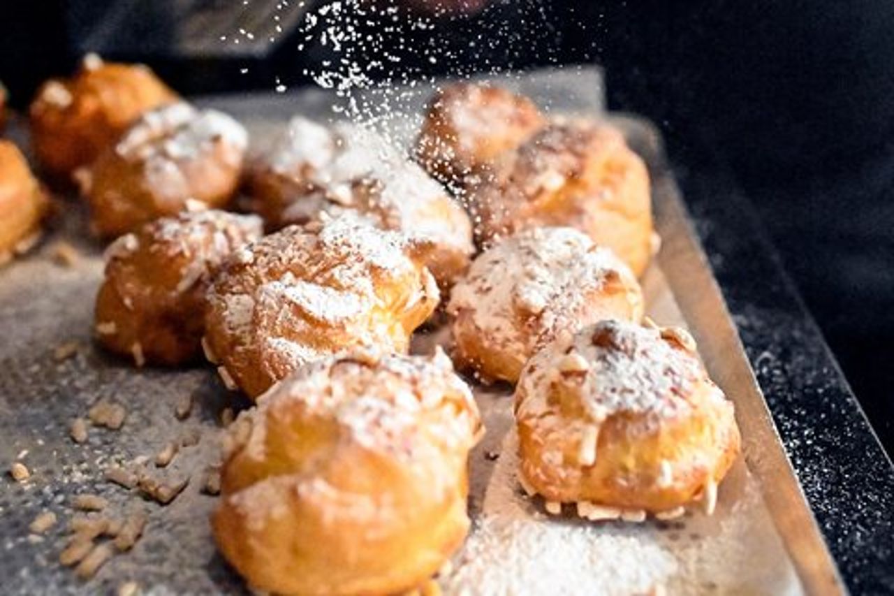 Tour gastronomico privato di Montmartre con vino, formaggi e dolci